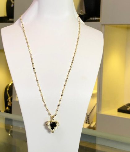 enclosed-black-heart-fashion-necklace