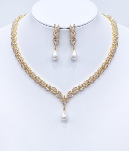 rare-pearlescent-dream-necklace-and-earring-set