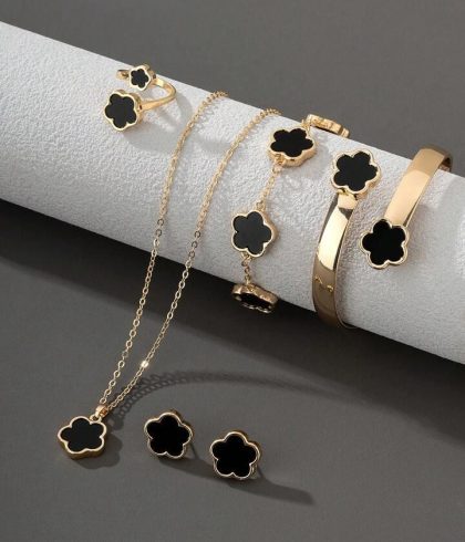 dainty-black-clover-charm-4pcs-jewelry-set