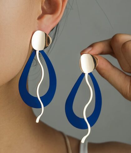 gorgeous-geometric-water-droplet-wavy-metal-earrings